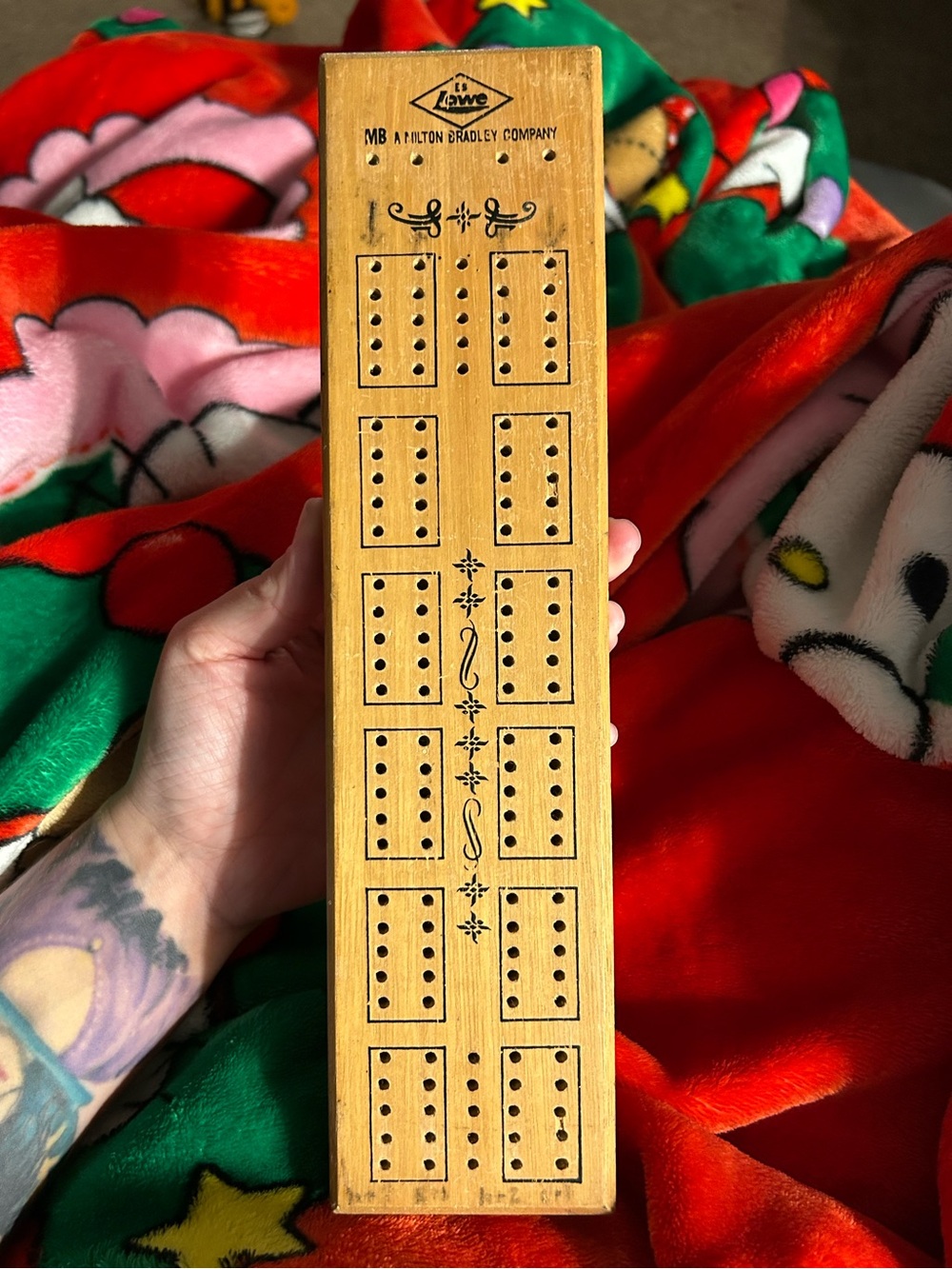 1974‎ wooden cribbage board game by Milton Bradley Company / E.S. Lowe